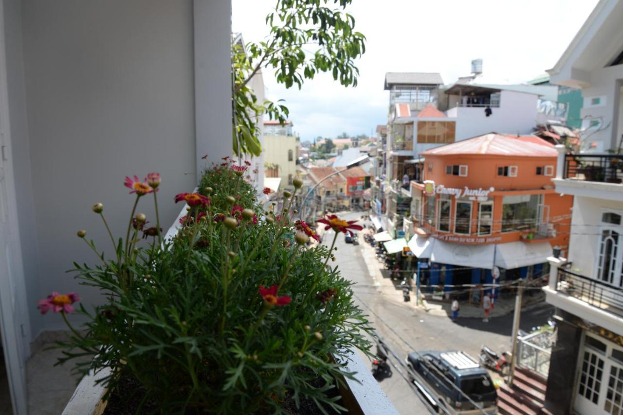 Amis Hotel Dalat Exteriör bild